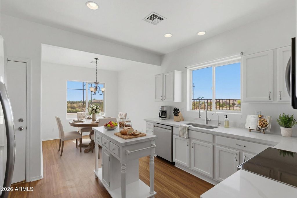 Image 6 of property listing at 8198 S OPEN TRAIL Lane, Gold Canyon, AZ 85118