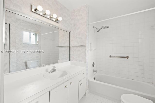 3554 W 80th St 202, Hialeah, FL 33018
