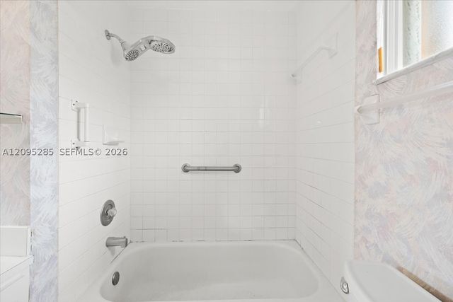 3554 W 80th St 202, Hialeah, FL 33018