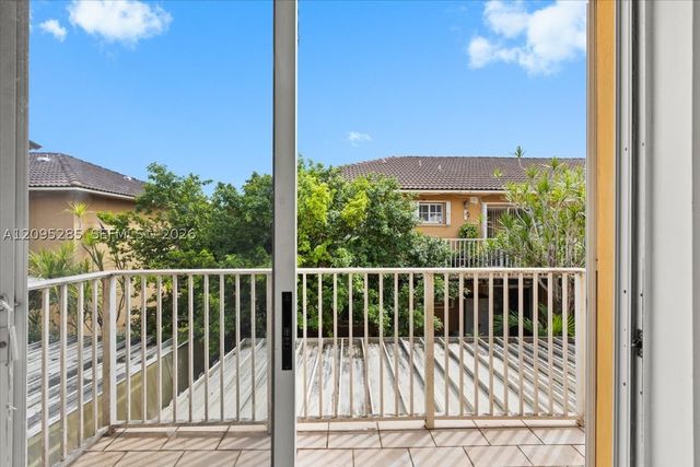 3554 W 80th St 202, Hialeah, FL 33018