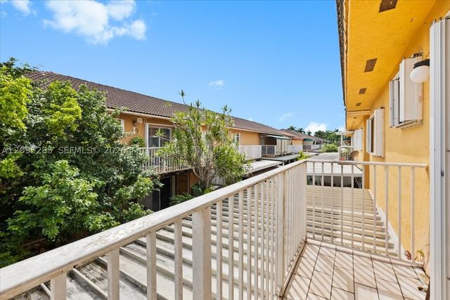 3554 W 80th St 202, Hialeah, FL 33018