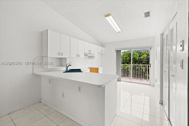 3554 W 80th St 202, Hialeah, FL 33018