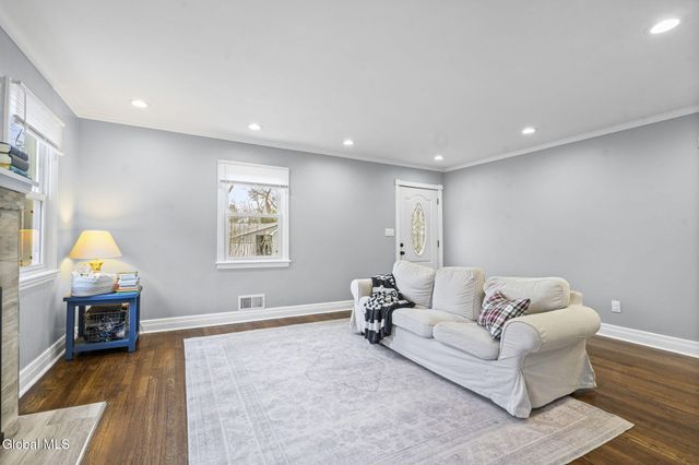 2041 Morrow Avenue, Niskayuna, NY 12309