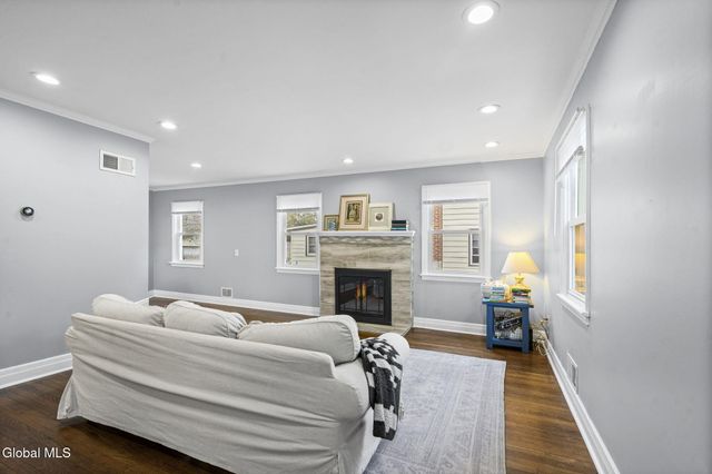 2041 Morrow Avenue, Niskayuna, NY 12309