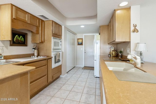 26020 S FLAME TREE Drive, Sun Lakes, AZ 85248