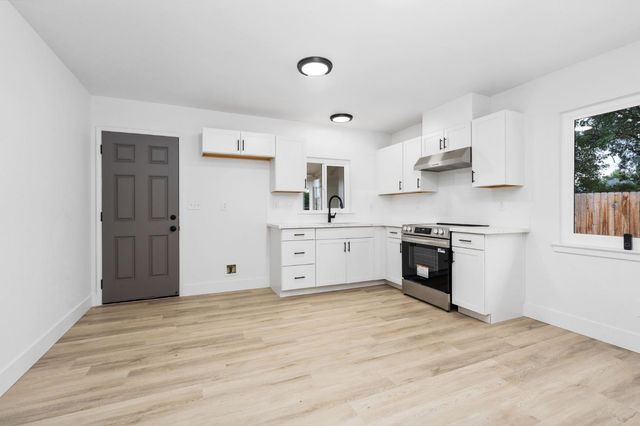 5011 E Harvey Avenue, Fresno, CA 93727