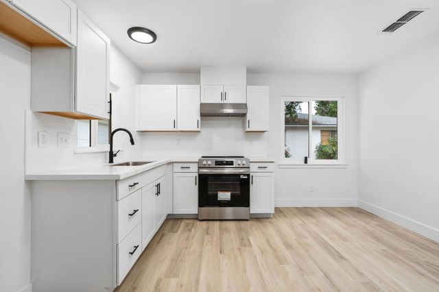 5011 E Harvey Avenue, Fresno, CA 93727