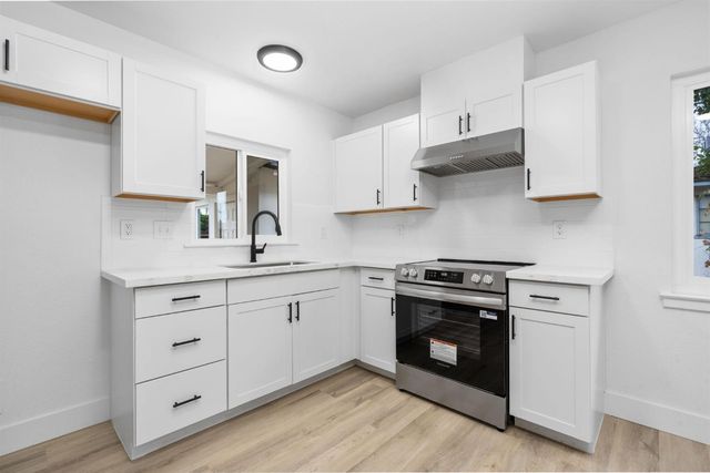 5011 E Harvey Avenue, Fresno, CA 93727