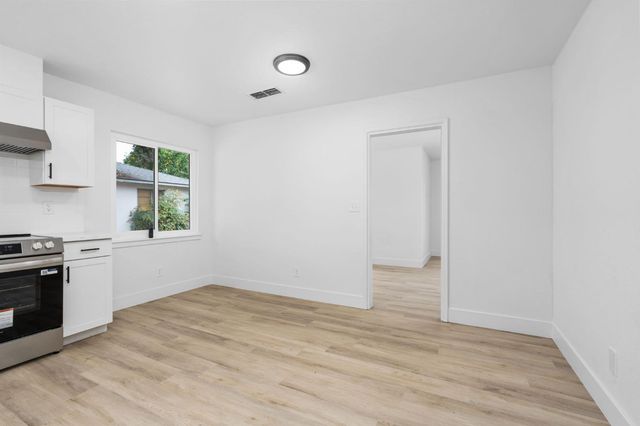 5011 E Harvey Avenue, Fresno, CA 93727