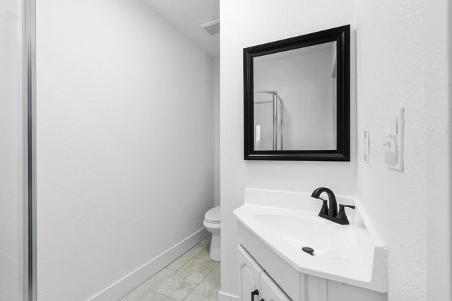 5011 E Harvey Avenue, Fresno, CA 93727