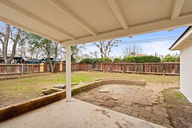 5011 E Harvey Avenue, Fresno, CA 93727