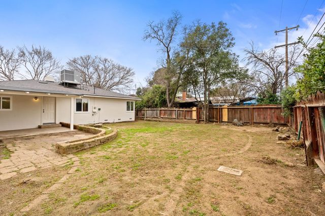 5011 E Harvey Avenue, Fresno, CA 93727