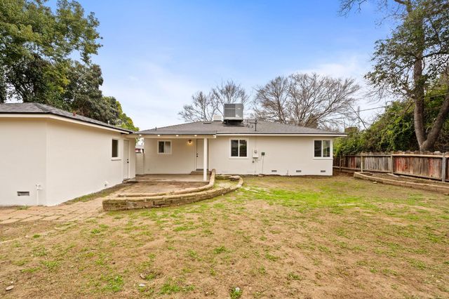 5011 E Harvey Avenue, Fresno, CA 93727