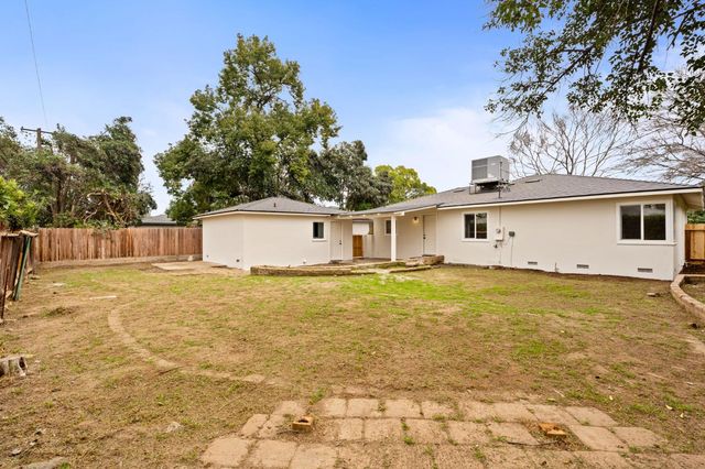 5011 E Harvey Avenue, Fresno, CA 93727