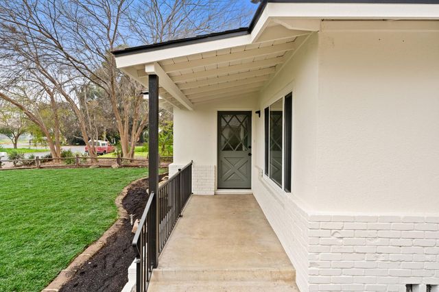 5011 E Harvey Avenue, Fresno, CA 93727