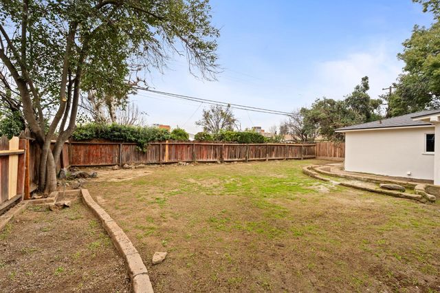 5011 E Harvey Avenue, Fresno, CA 93727