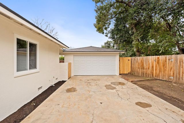 5011 E Harvey Avenue, Fresno, CA 93727