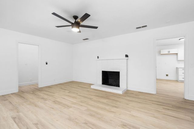 5011 E Harvey Avenue, Fresno, CA 93727