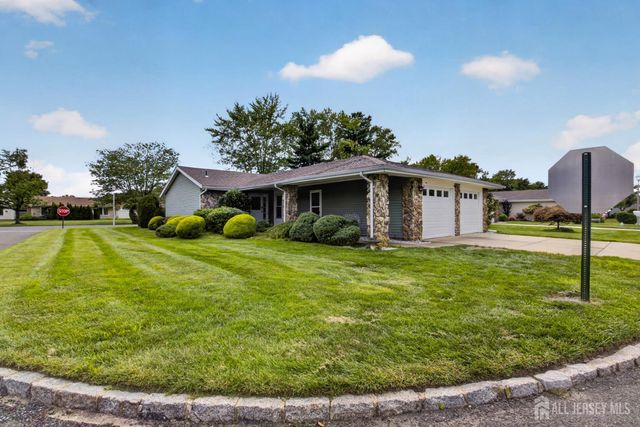 484 Fairton Drive Drive A, Monroe, NJ 08831
