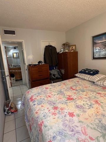 17560 Atlantic Boulevard 109, Sunny Isles Beach, FL 33160