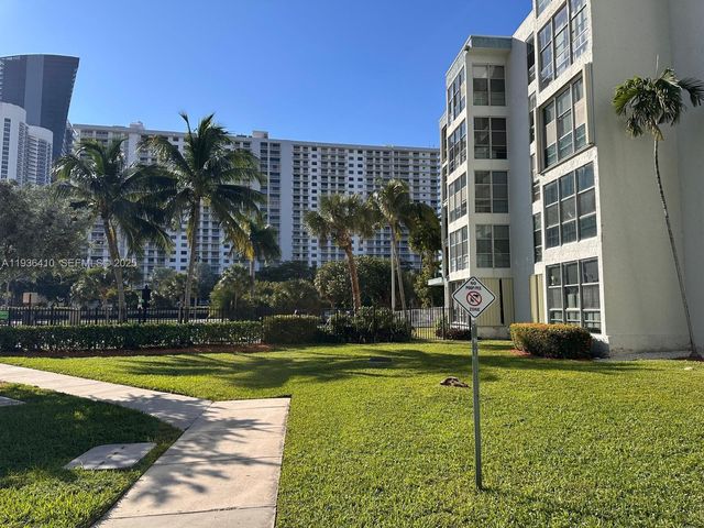 17560 Atlantic Boulevard 109, Sunny Isles Beach, FL 33160