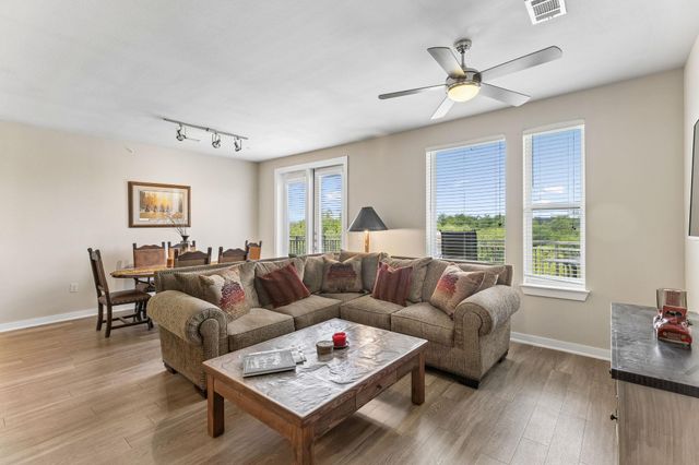 1900 Barton Springs RD 5032, Austin, TX 78704