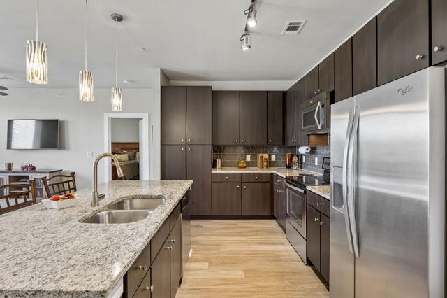 1900 Barton Springs RD 5032, Austin, TX 78704