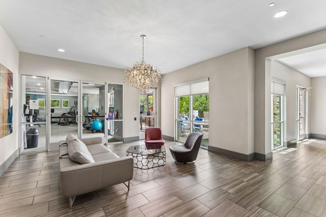 1900 Barton Springs RD 5032, Austin, TX 78704