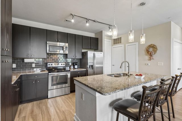 1900 Barton Springs RD 5032, Austin, TX 78704