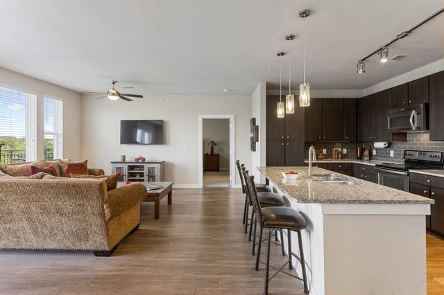 1900 Barton Springs RD 5032, Austin, TX 78704