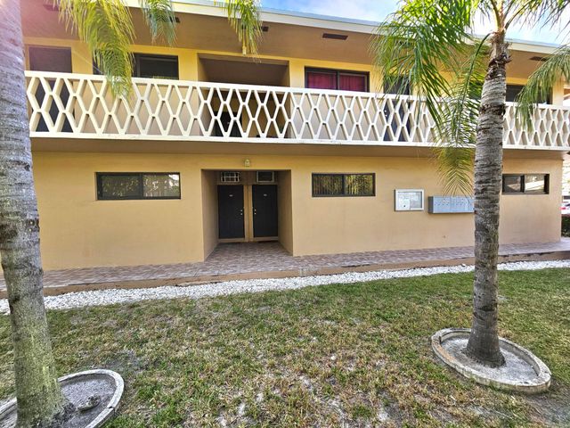 3208 SE 11th Street 102, Pompano Beach, FL 33060