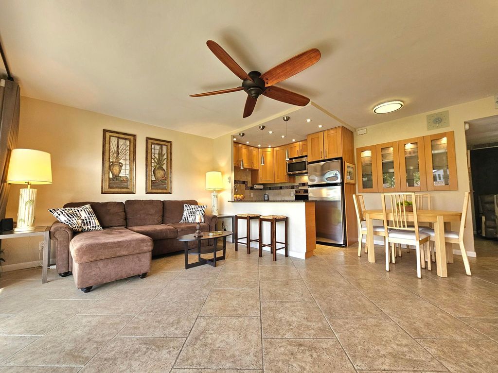 3208 SE 11th Street 102, Pompano Beach, FL 33060