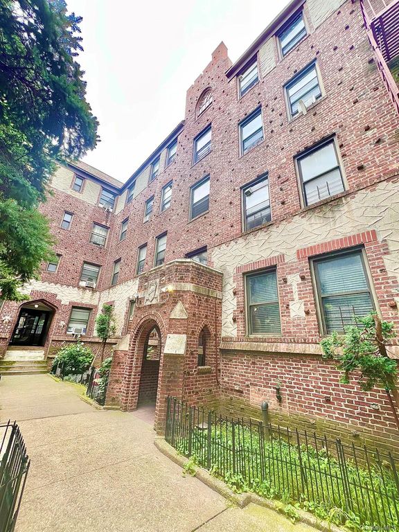 61-40 Saunders St A12, Rego Park, NY 11374 — exterior