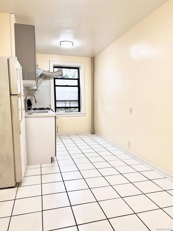 61-40 Saunders St A12, Rego Park, NY 11374 — photo 3