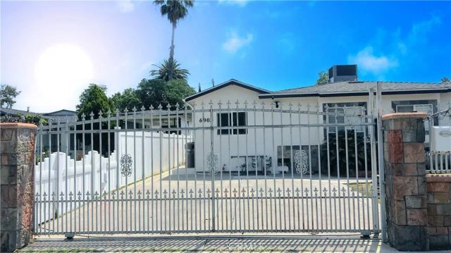 6900 Oso Avenue, Winnetka, CA 91306