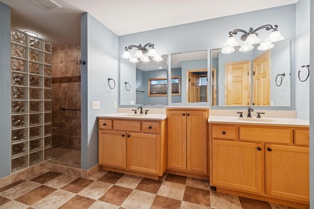 1336 Palisade Path, Woodbury, MN 55129