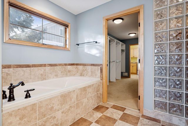 1336 Palisade Path, Woodbury, MN 55129