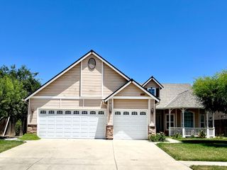 2570 Trapper Springs Avenue, Tulare, CA 93274