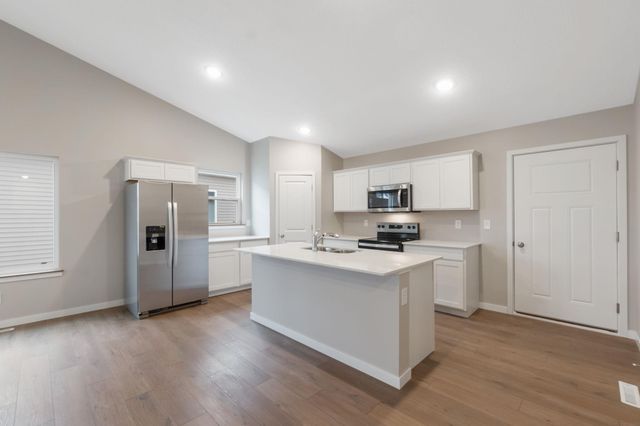 128 Axlewood Drive, Waterloo, IA 50701