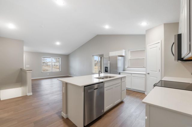 128 Axlewood Drive, Waterloo, IA 50701
