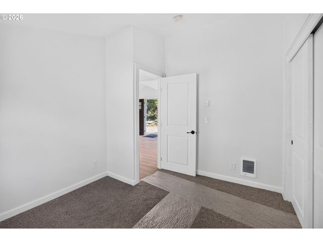 25207 Se SUNSHINE VALLEY Rd, Damascus, OR 97089