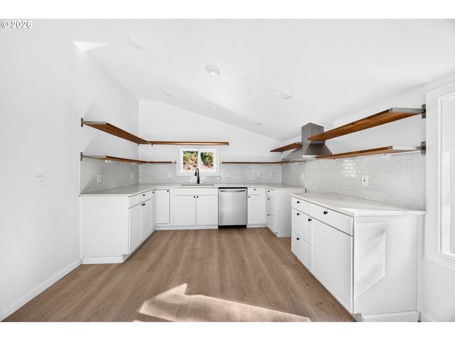 25207 Se SUNSHINE VALLEY Rd, Damascus, OR 97089