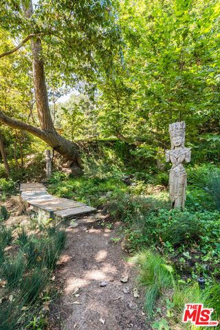 681 Brooktree Road, Santa Monica, CA 90402