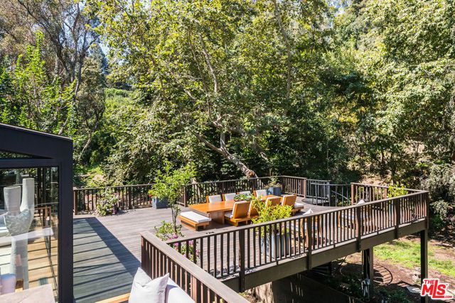 681 Brooktree Road, Santa Monica, CA 90402