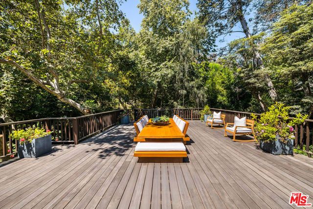 681 Brooktree Road, Santa Monica, CA 90402