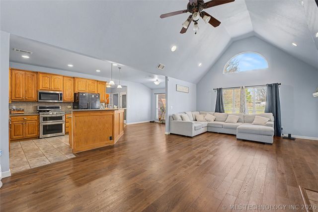 10653 N 177th Avenue E, Owasso, OK 74055