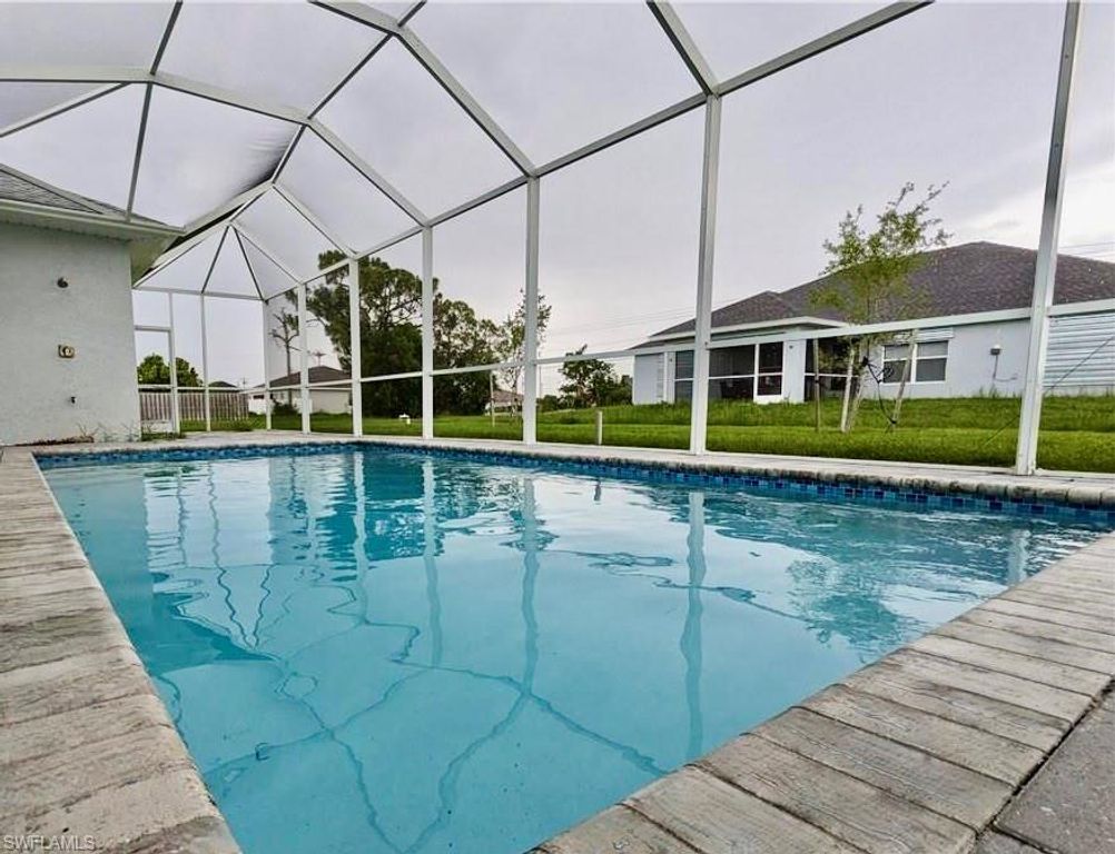 Image 2 of property listing at 3027 SW 16th PL, Cape Coral, FL 33914