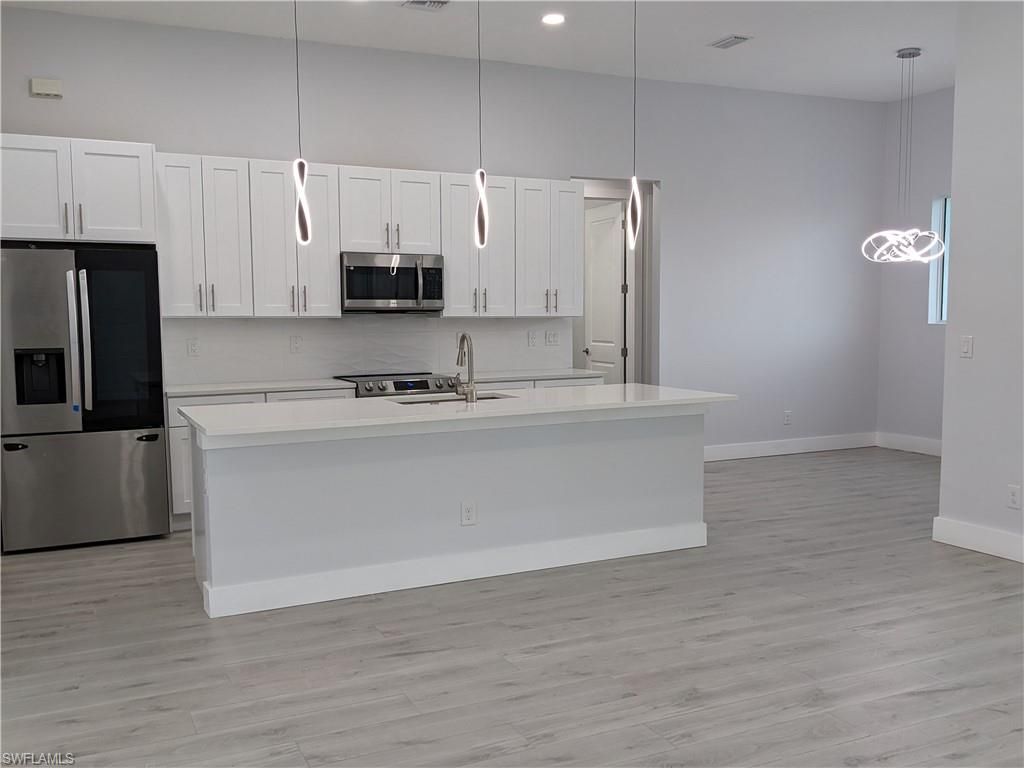 Image 7 of property listing at 3027 SW 16th PL, Cape Coral, FL 33914