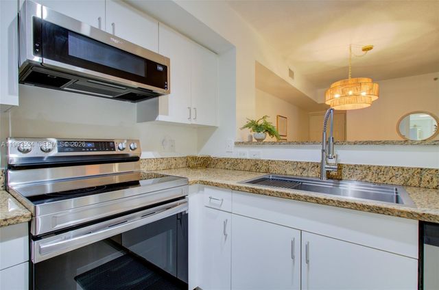 4824 N State Road 7 9105, Coconut Creek, FL 33073