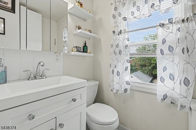 1312 Dewitt Ter, Linden City, NJ 07036